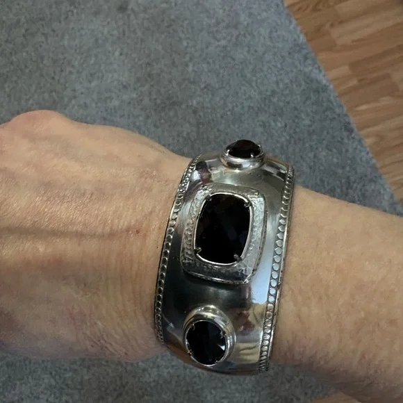 BRIGHTON LARGE BLACK STONE BANGLE SIZE 6.5 - 7 BRACELET